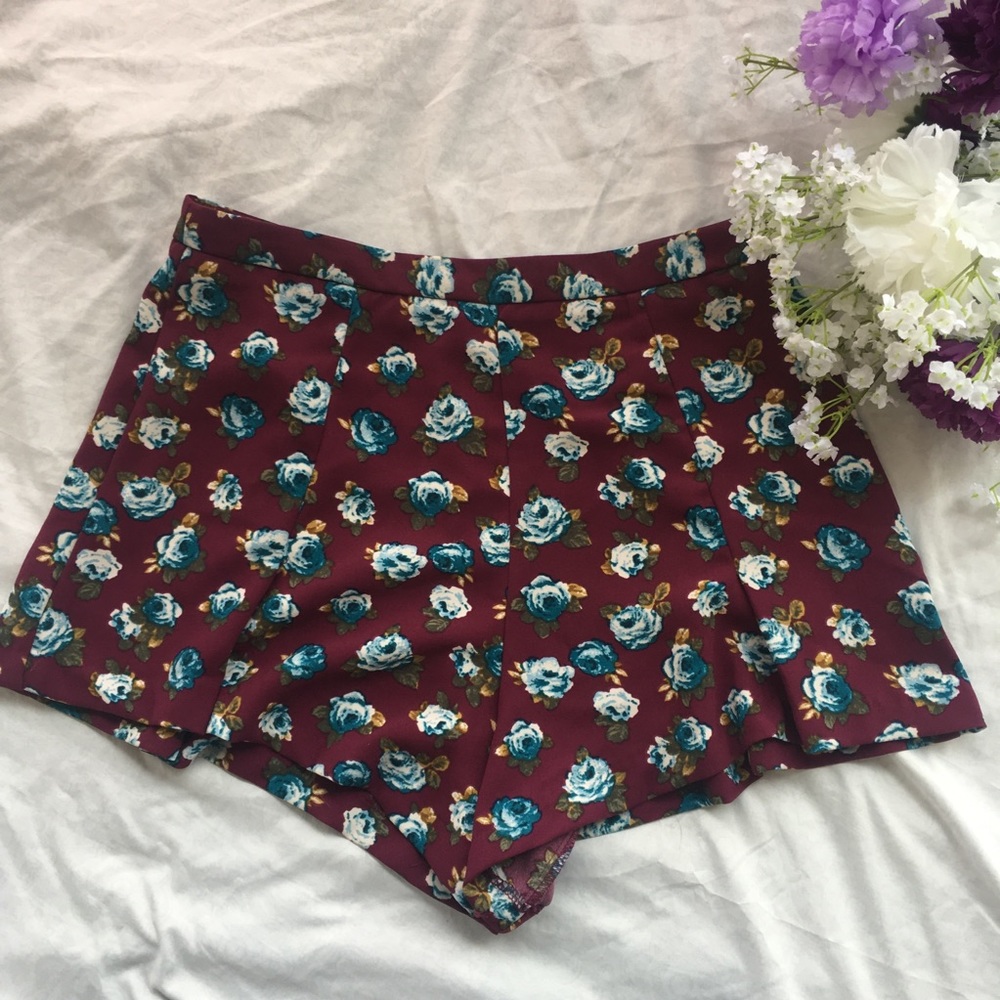 Forever 21 / High Waist Floral Shorts